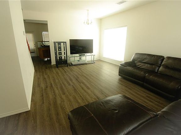 4th image of 12852 Hilltop Dr