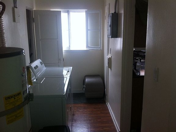 4th image of 451 1/2 N Sierra Bonita Ave