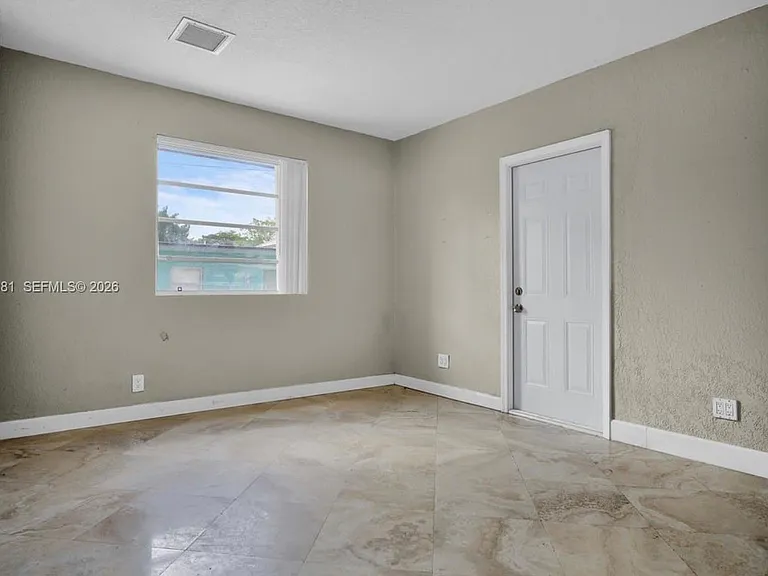 1630 Van Buren St — Photo 7
