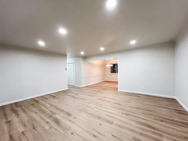 484 Jeannette Dr — Photo 5