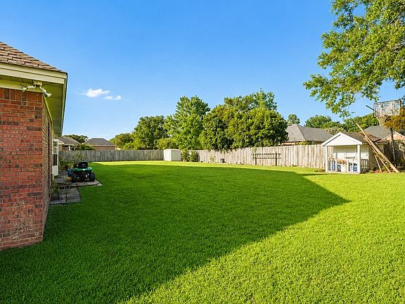 5th image of 3733 Bermuda Run Dr