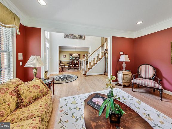 5th image of 904 Heatherfield Ln