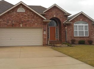 104 Meredith Ln, Glen Carbon, IL 62034
