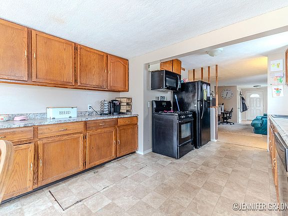 5th image of 251 Abbie St SE