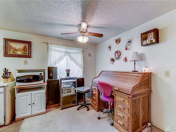 4th image of 1328 218th St SW