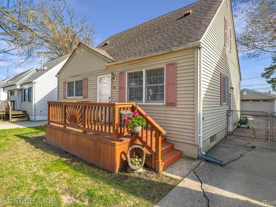 95 Leroy Ave, Clawson, MI, 48017