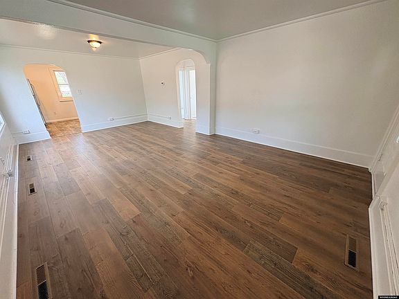 3rd image of 513 E Park Ave