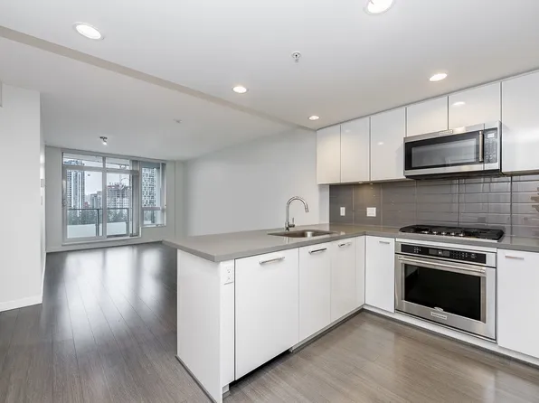 3093 Windsor Gate #2207, Coquitlam, BC V3B 0N2