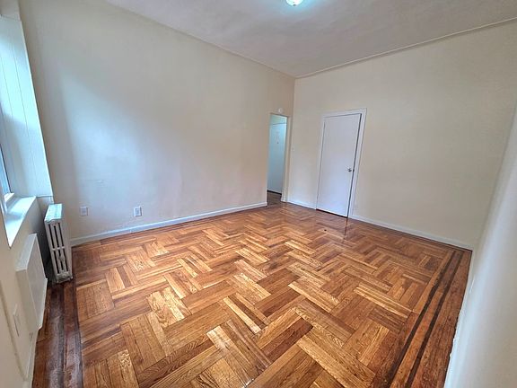 4th image of 11610 Myrtle Ave #A2