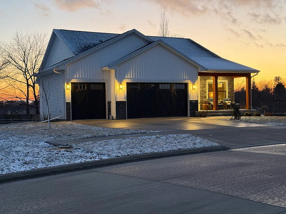 Pine Grove Ln