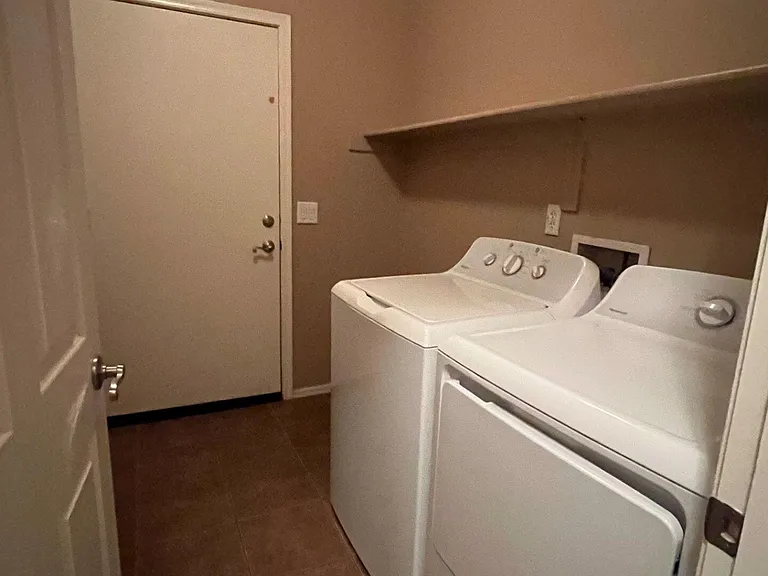 526 E Bartlett Way — Photo 9