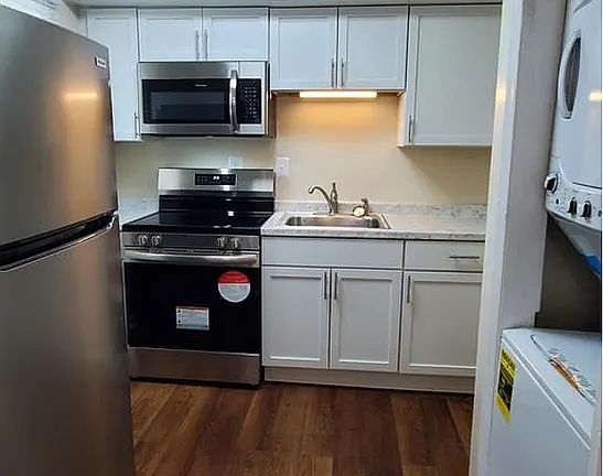 4th image of 1308 Madison Ave #B