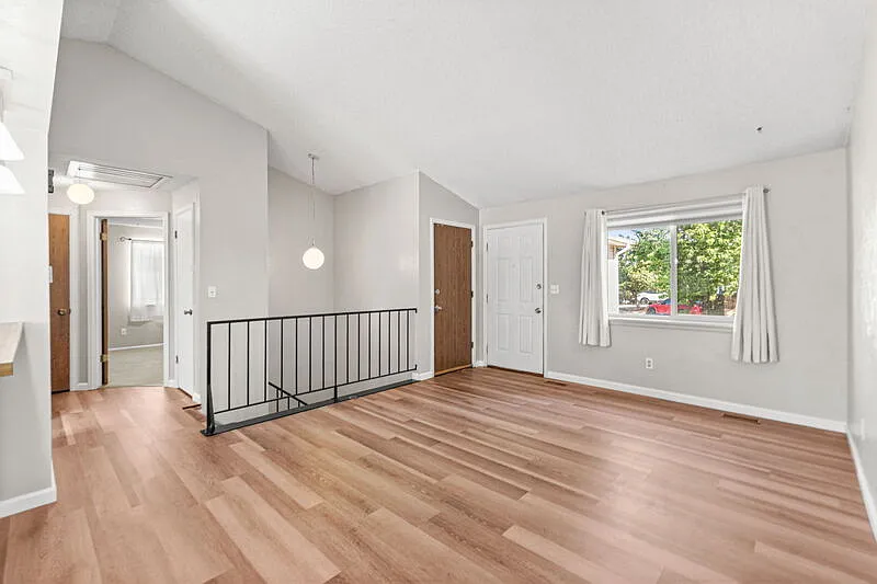 3 bed, 2.0 bath, 1600 sqft, $2,675 — Photo 3