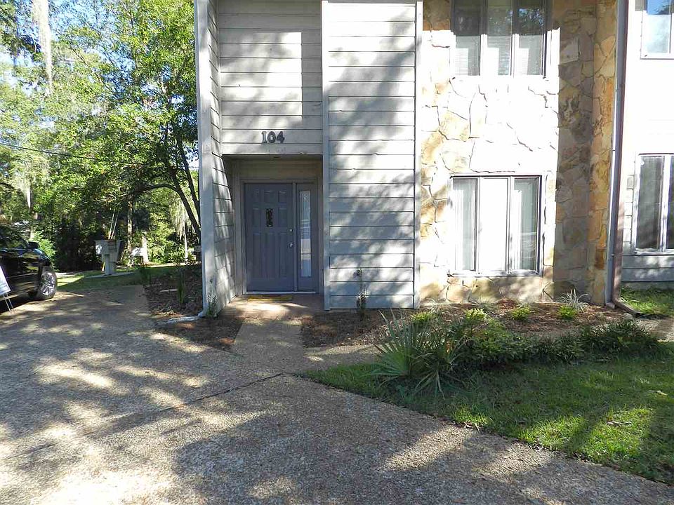 1st image of 103 E 3rd Ave