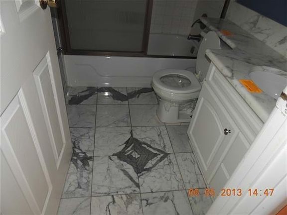 4th image of 9389 Bay Colony Dr