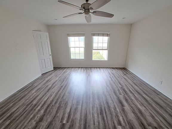 5th image of 1029 2nd St APT 206