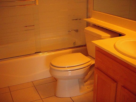 3rd image of 1558 Silman St