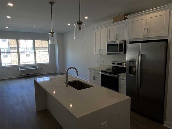 3rd image of 74 Clarendon Pl #203