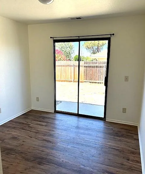 363 S Gilbert St #B — Photo 11