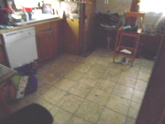 4th image of 681 Main St