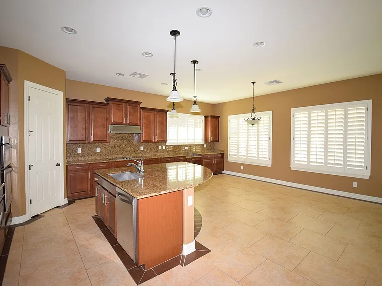 2192 E Coconino Pl — Photo 4