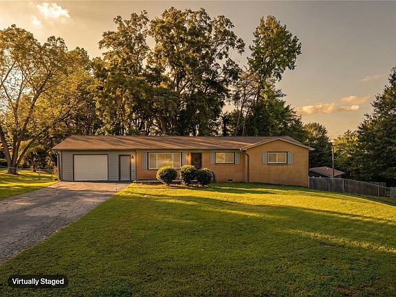 3rd image of 116 E Hill Dr