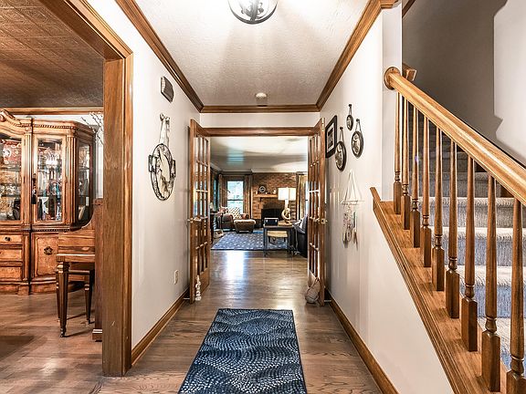 3rd image of 966 Lang Dr