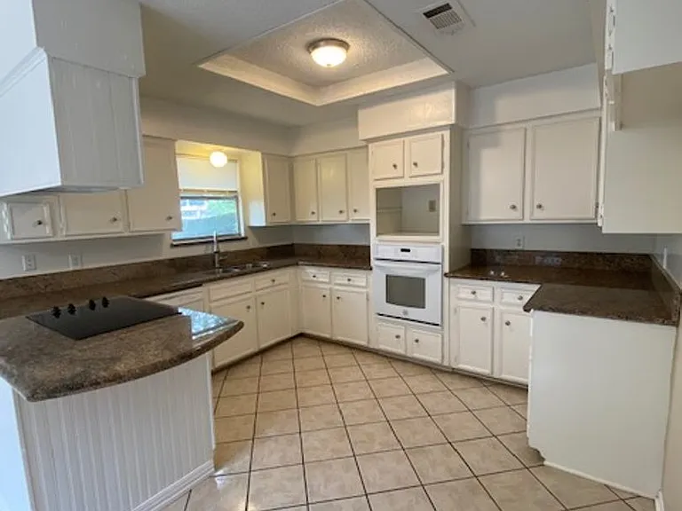 2710 Quail Creek Dr — Photo 6