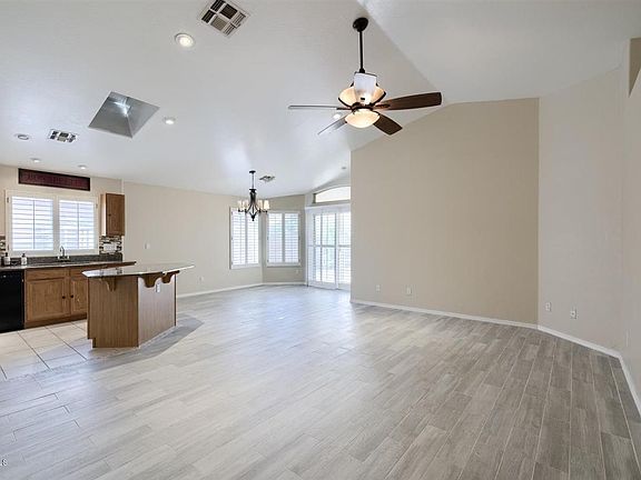 3rd image of 252 S Oakland