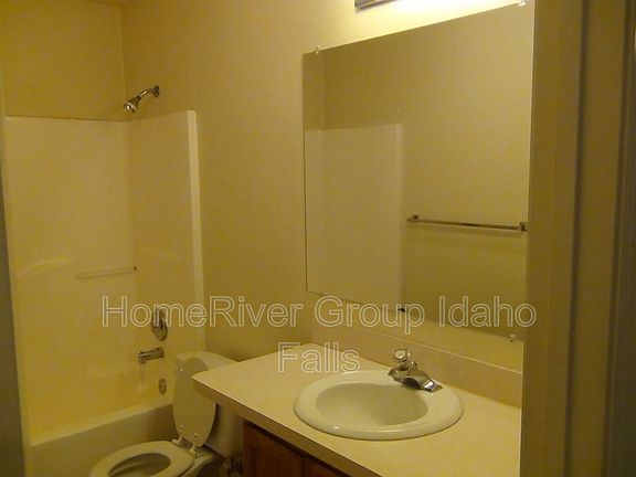 5th image of 2450 Virlow St APT 2