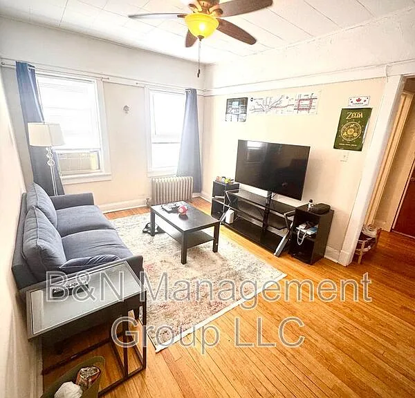 1063 W Dakin St #1 — Photo 3