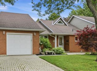 375 Book Rd #7, Grimsby, ON L3M2M8