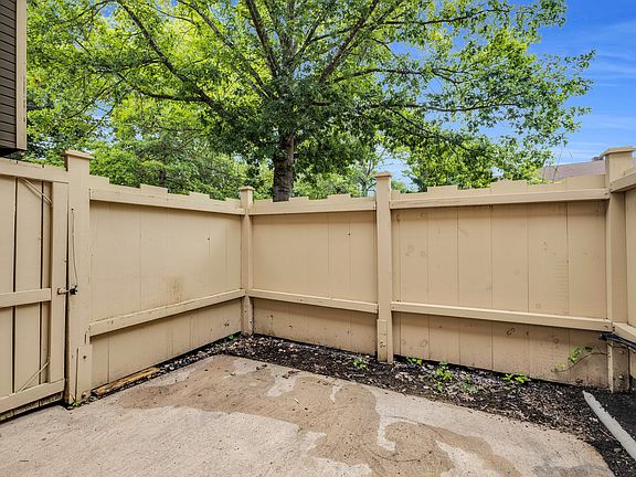 4th image of 55 Medinah Dr
