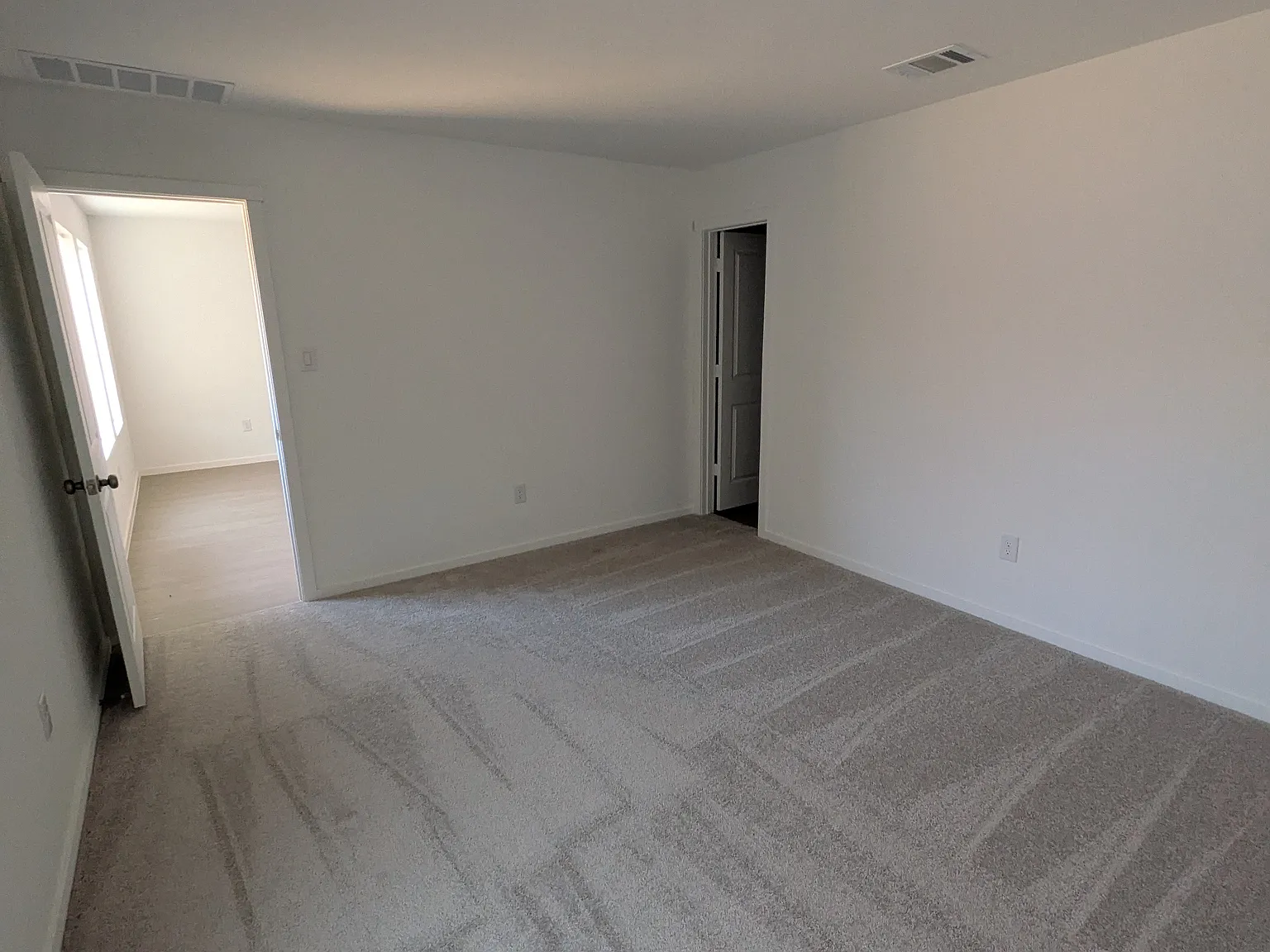 4 bed, 1867 sqft, $1,869 — Photo 4