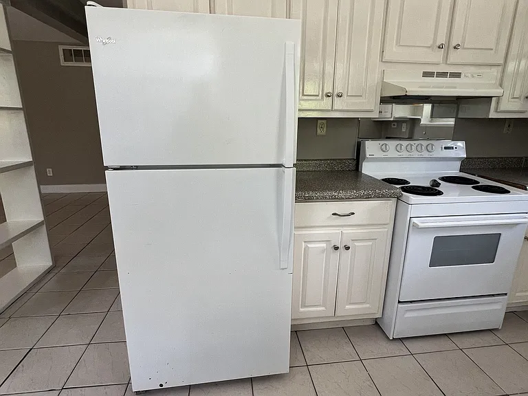 570 Denton Dr #B — Photo 11