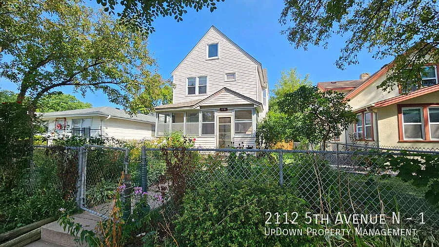 "Charming 3-Bedroom Retreat with 1200 Sq Ft of Comfort in Harrison Neighborhood in Minneapolis!" — Photo 2