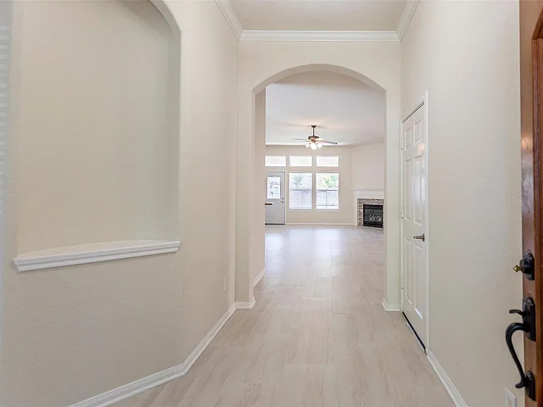 7003 Kendall Lake Ct — Photo 4