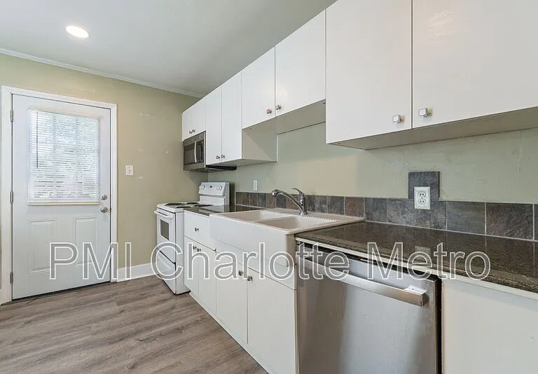 1733 Academy St — Photo 7