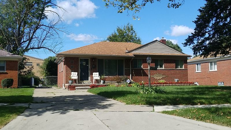 1st image of 23921 Westhampton Ave