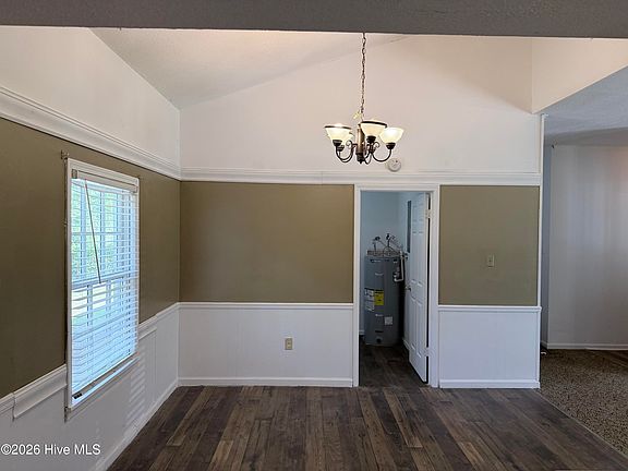 5th image of 2688 Barclay Street