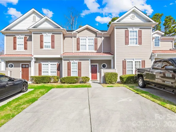 8263 Carob Tree Ln, Charlotte, NC 28215