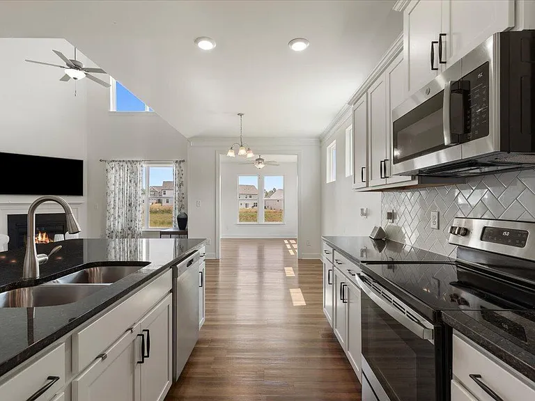 155 Bourne Dr — Photo 11