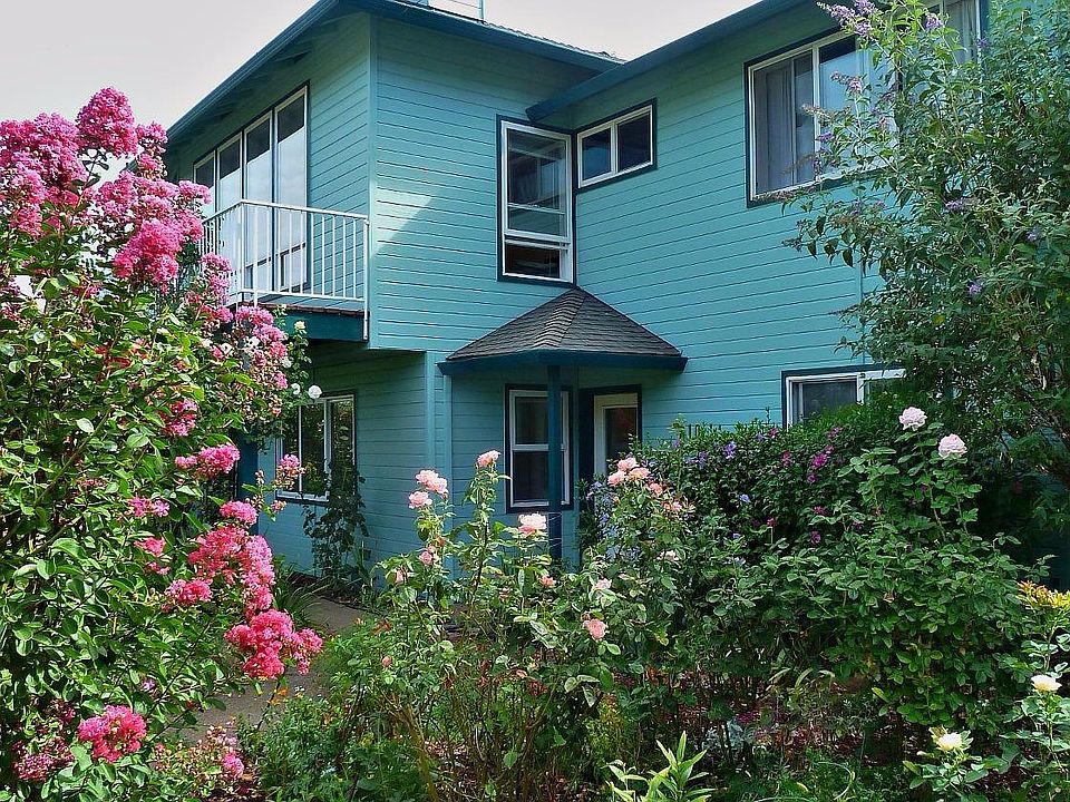 1st image of 210 Sunnyview Dr