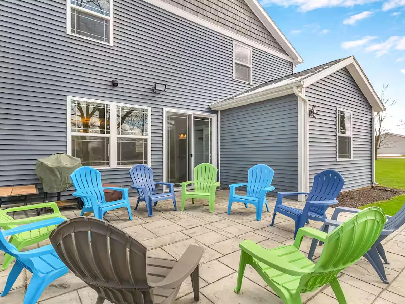 5 bed, 3.0 bath, 2397 sqft, $3,900 — Photo 3