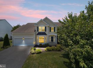 9242 Glen Meadow Ln, Bristow, VA 20136