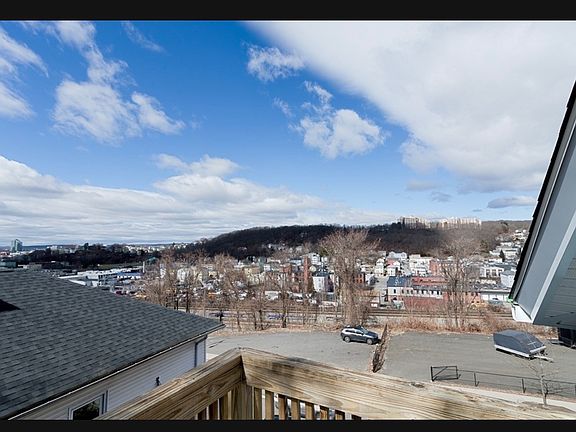 3rd image of 598 Franklin St APT 2