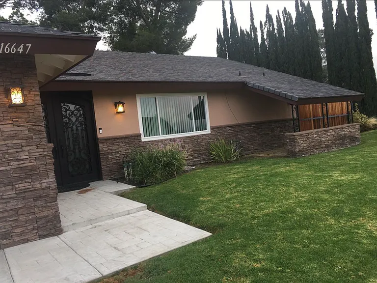16647 Nearview Dr — Photo 2