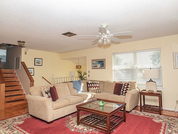 4th image of 574 S Easy St