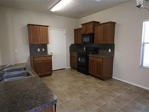 4th image of 617 Twin Knoll Dr