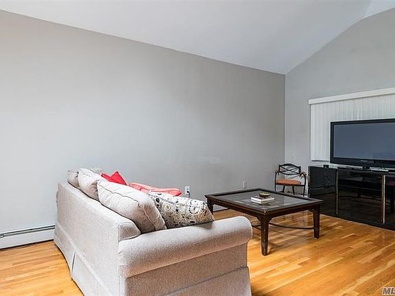 5th image of 54 West Dr